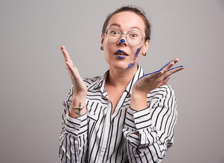EYE-CATCHING MAKEUP TRICKS FOR EYEGLASSES WEARERS